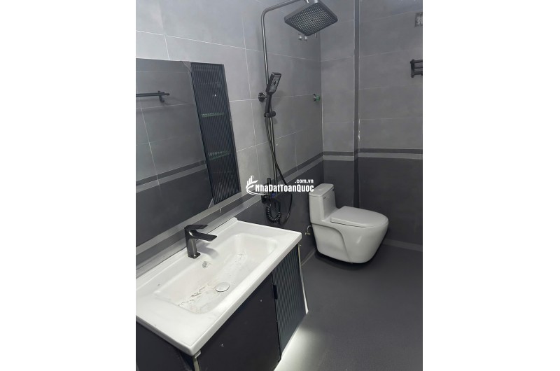 Tôi cho thuê nhà hai mặt tiền,mới, Lạc Long Quân, 99m2x 5T vỉa hè 30 Tr